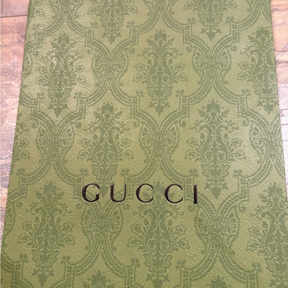 Gucci and van cleef and arpels shopping bags - Picture 3 of 5